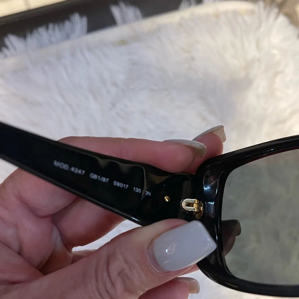 Authentic large Burberry Sunglasses - Picture 2 of 5